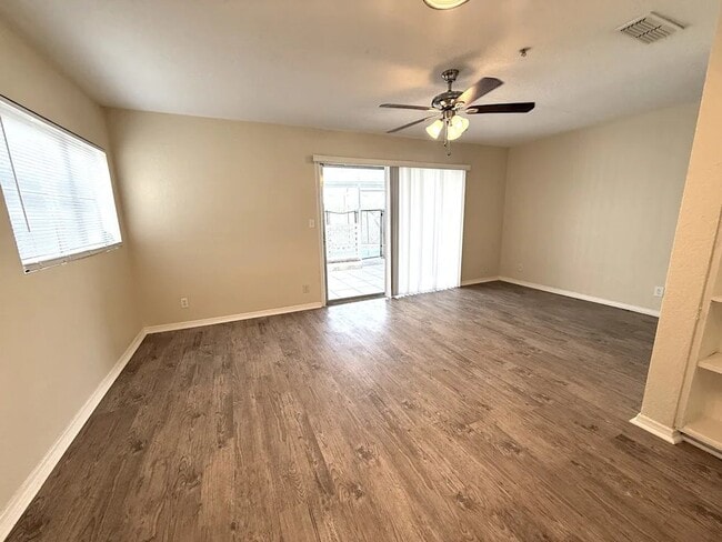 Building Photo - 3253 Little Sound Dr