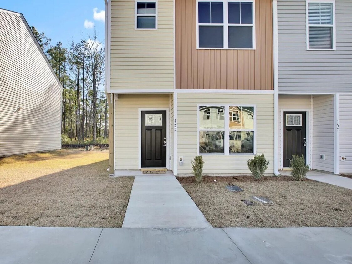 Foto principal - Beautiful unfurnished End unit - 2 bedroom...