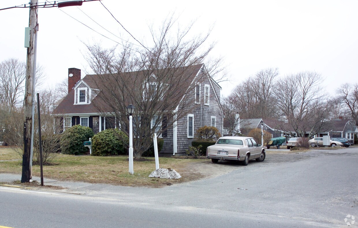Primary Photo - 164 Main St