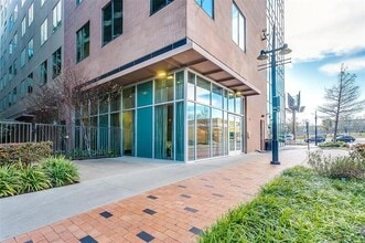 Building Photo - 3100 W 7th St