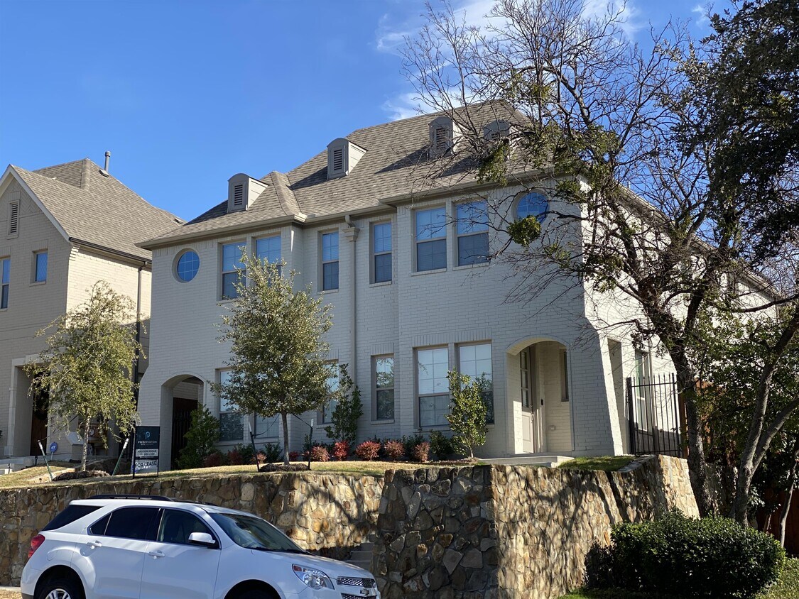Foto principal - 2611 McCart Ave