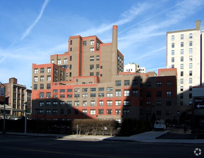 Renaissance Towers Apartments in Newark, NJ