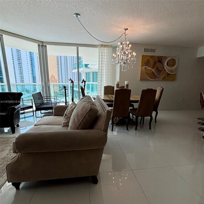 Foto del edificio - 150 Sunny Isles Blvd