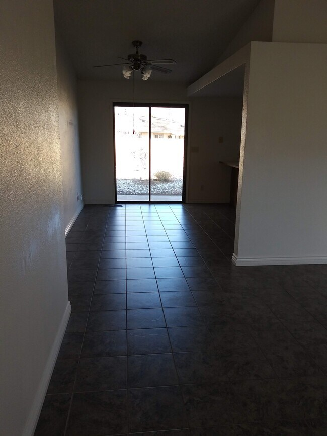 Foto del edificio - 4192 Knoblock Rd