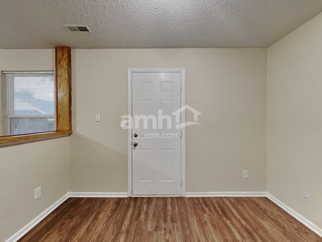 Foto del edificio - 414 Polaris Dr