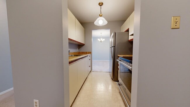 Building Photo - GREAT VALUE -UPDATED 2BD CONDO APARTMENT I...