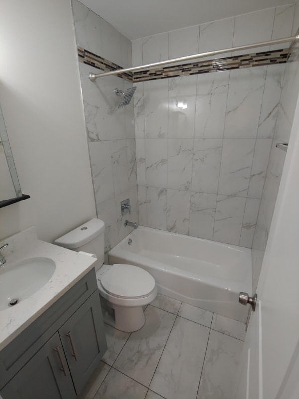 Foto del edificio - 2344 W Grand Ave