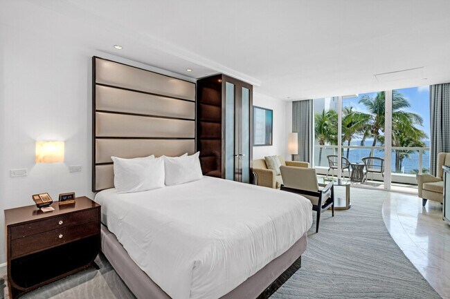 Building Photo - 4343 Collins Ave