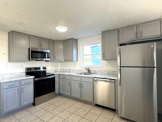 Building Photo - Walk to the beach!