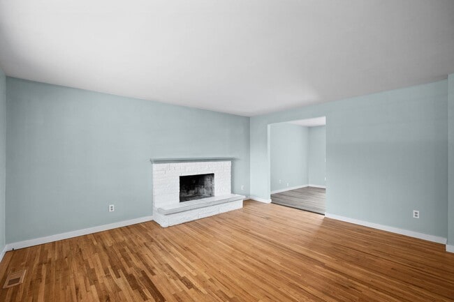 Building Photo - 4 Bedroom Northeast Spokane Home - Availab...