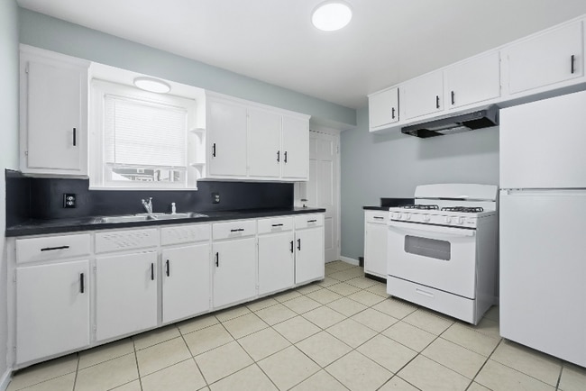 Building Photo - 3405 Lillie St