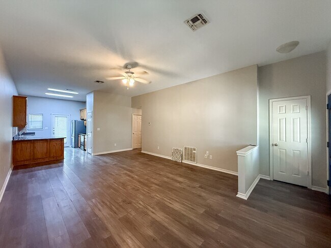 Foto del edificio - 3020 Pine Valley Dr
