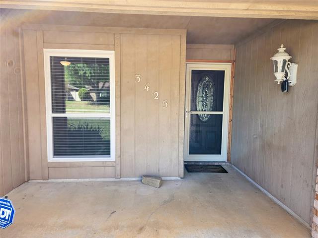 Building Photo - 3425 Primrose Ln