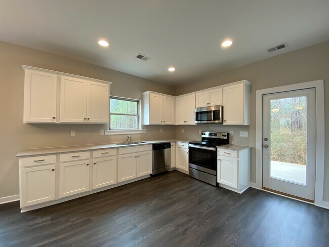 Building Photo - Home for Rent in Lincoln, AL... Available ...