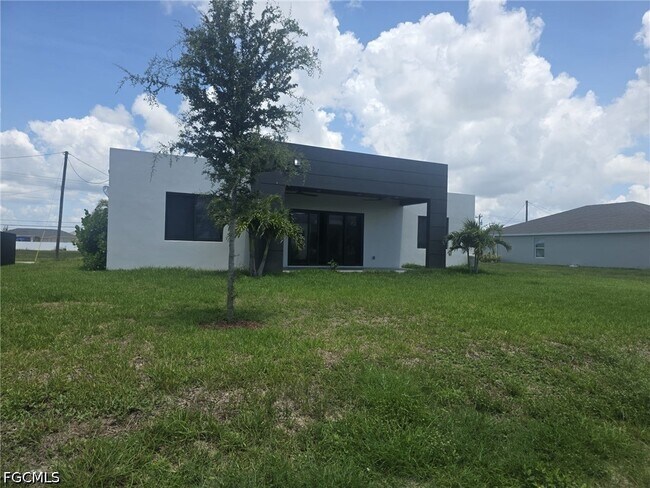 Foto del edificio - 1220 Chiquita Blvd N