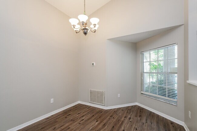 Building Photo - 28454 Meadowrush Way