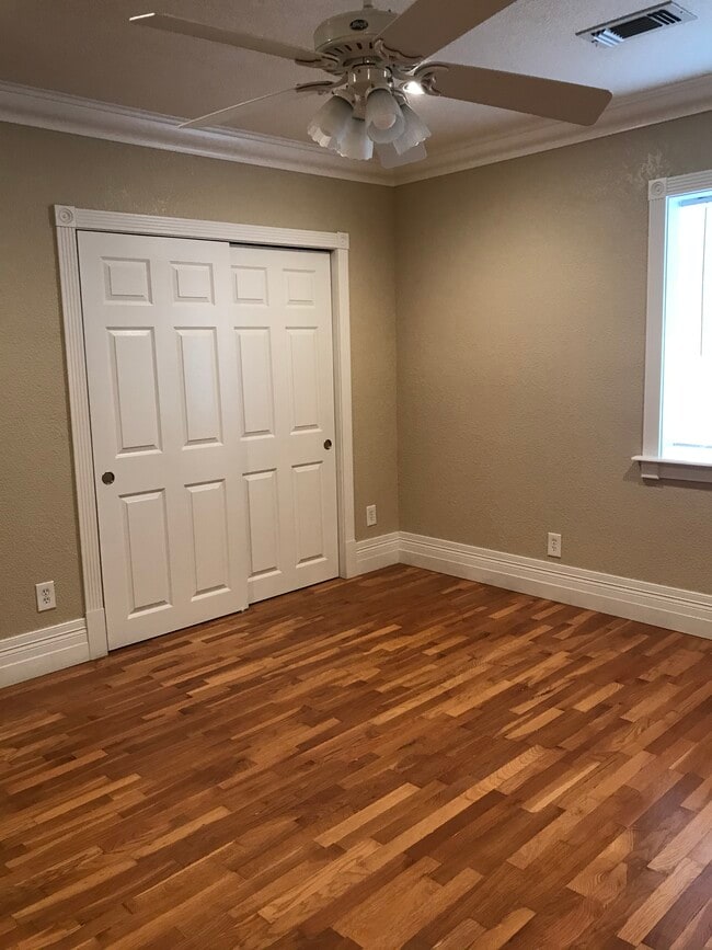 Building Photo - 2601 W 3rd St