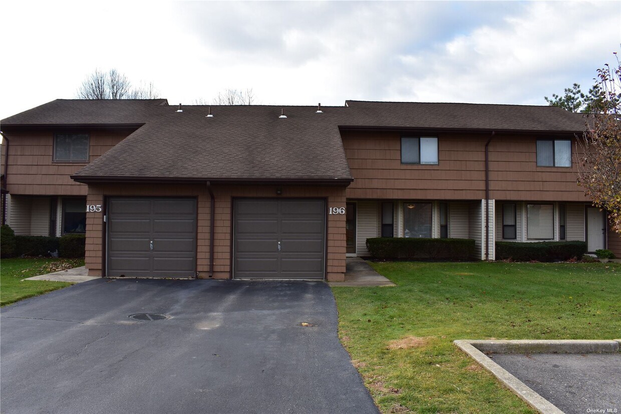 196 Scarlett Way, Commack, NY 11725 Townhome Rentals in Commack NY