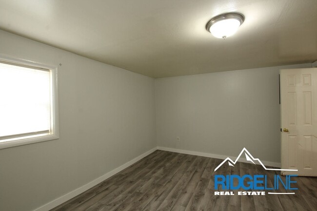 Building Photo - Great Smaller Home for Lease!