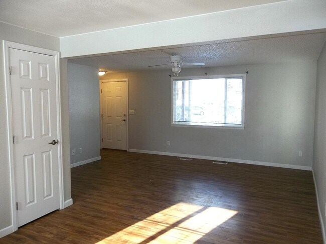 Building Photo - 903 Hersinger Pl