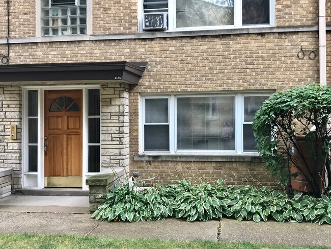 Building main entrance - 4456 W Gunnison St