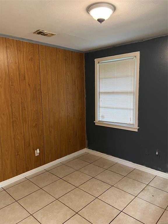 Building Photo - 325 3rd St