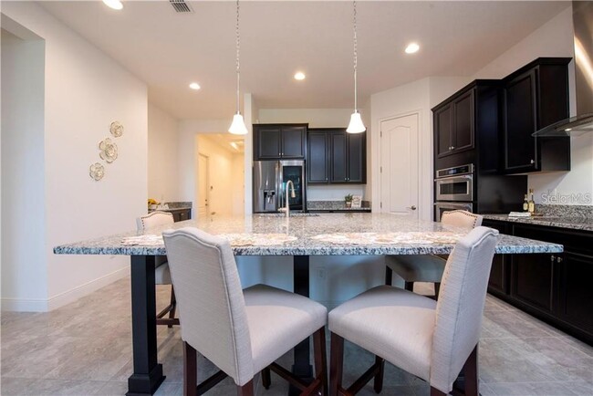 Building Photo - 13092 Stanthorne Ave