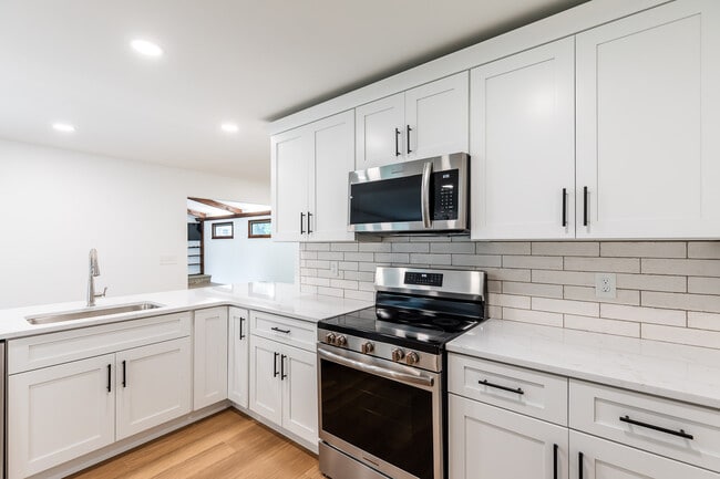 Building Photo - 113 Fieldstone Dr