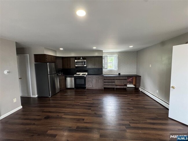 Building Photo - 27 Overpeck Ave