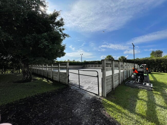 Building Photo - 14372 Equestrian Way