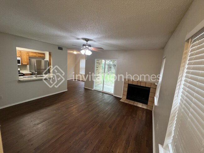 Foto del edificio - 1562 Sunset Village Dr