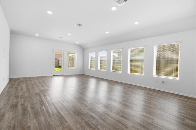 Foto del edificio - 5111 Winslow Grv Dr