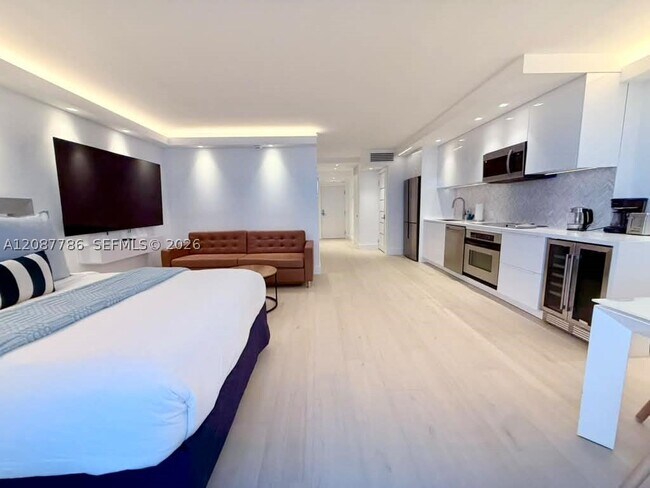 Building Photo - 2301 Collins Ave