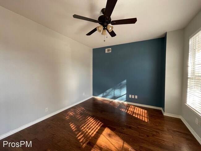 Foto del edificio - 4 br, 2.5 bath House - 2718 Bordeaux Dr.