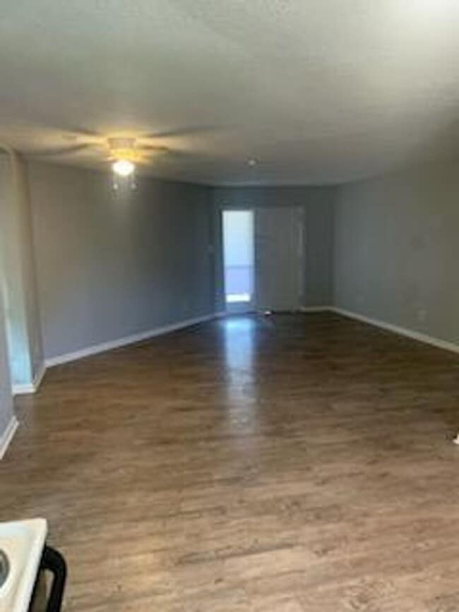 Building Photo - Spacious Two Bedroom Apartment near Oceana