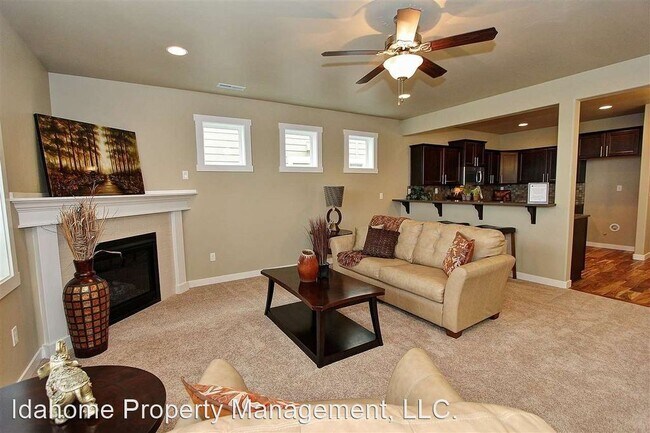 Foto del edificio - 3 br, 2.5 bath House - 8130 S Snow Bird Ave