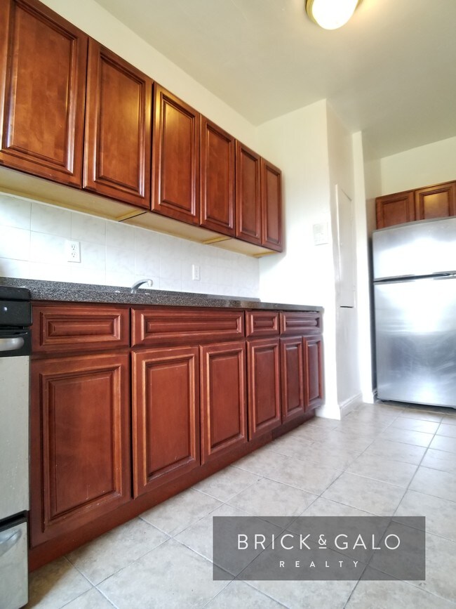Building Photo - 2100 Westbury Ct