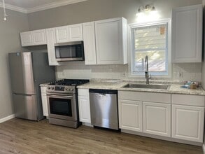 Building Photo - 128 Penn St