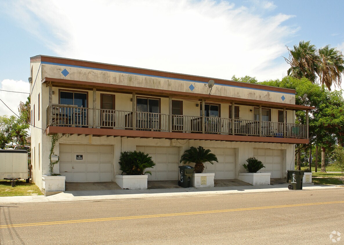 Building Photo - 410 Bridgeport Ave