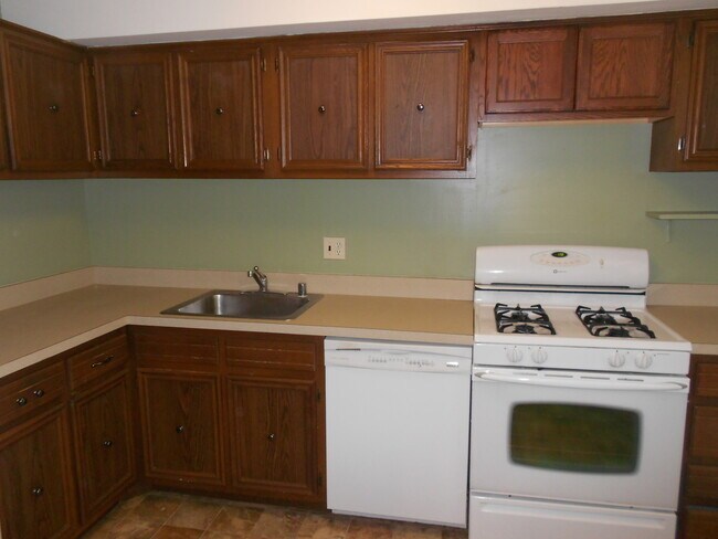 Foto del edificio - August 2026/2027 Loyola off-campus  2bd/2ba Homeland Southway Condo w/ CAC & more! - Available 8/9