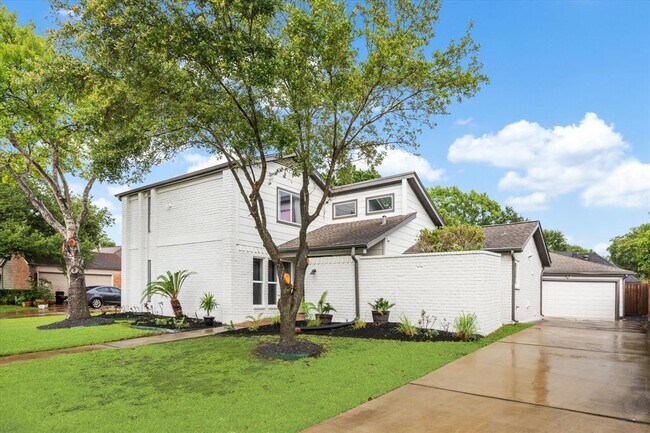 Building Photo - 1727 S Kirkwood Rd