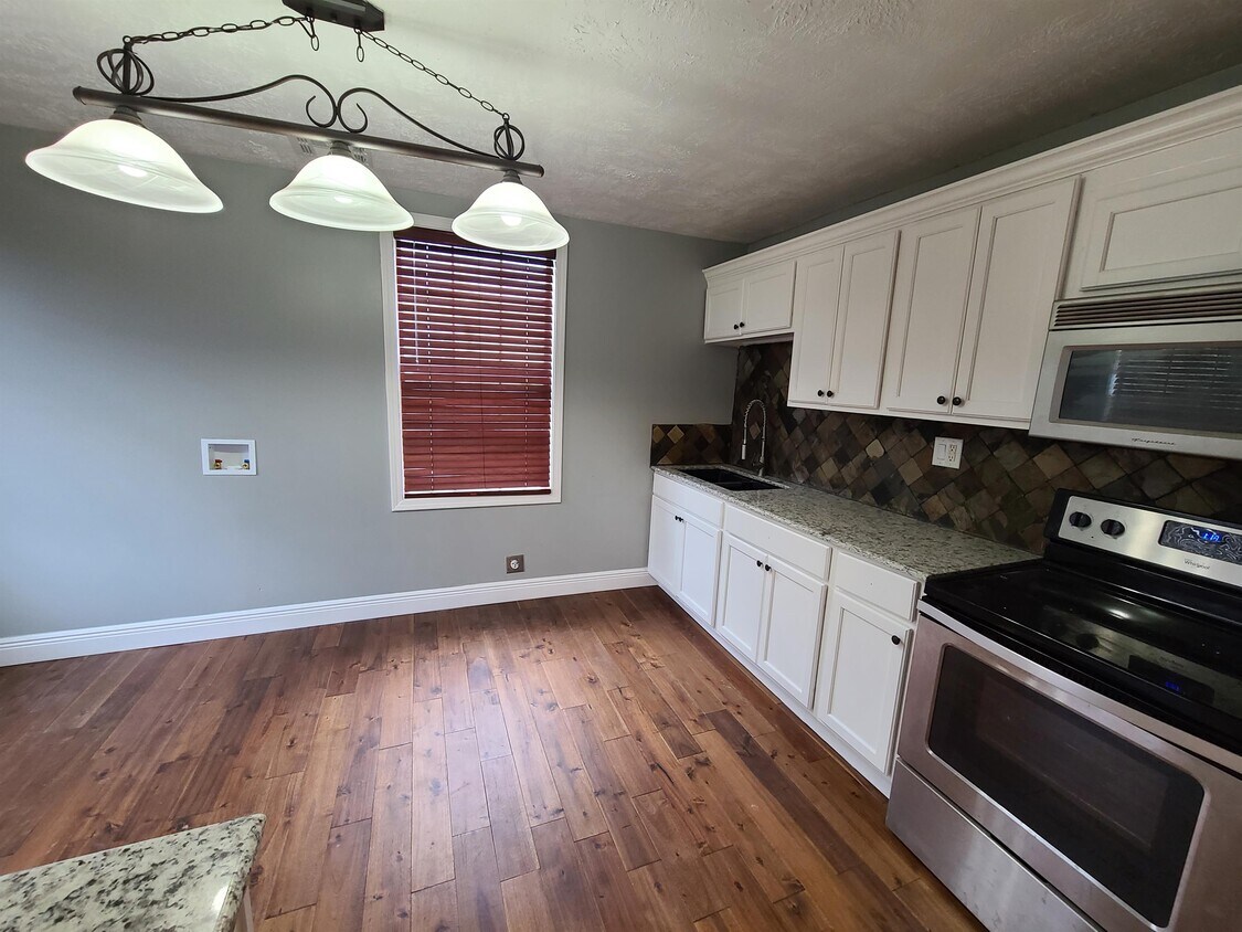 Foto principal - 1002 Live Oak St