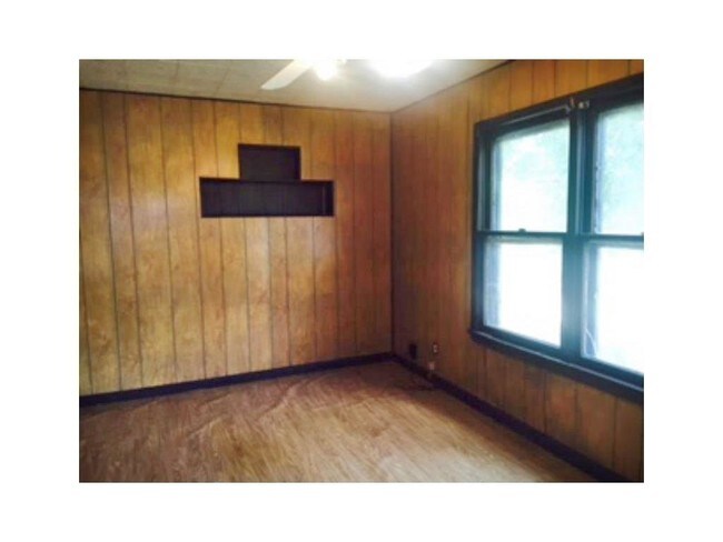 Building Photo - 611 Lopez St