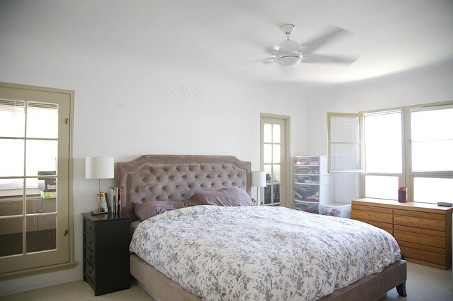 primary bedroom - 1017 S Stanley Ave