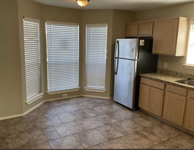 Foto del edificio - 1701 Cedar Tree Dr