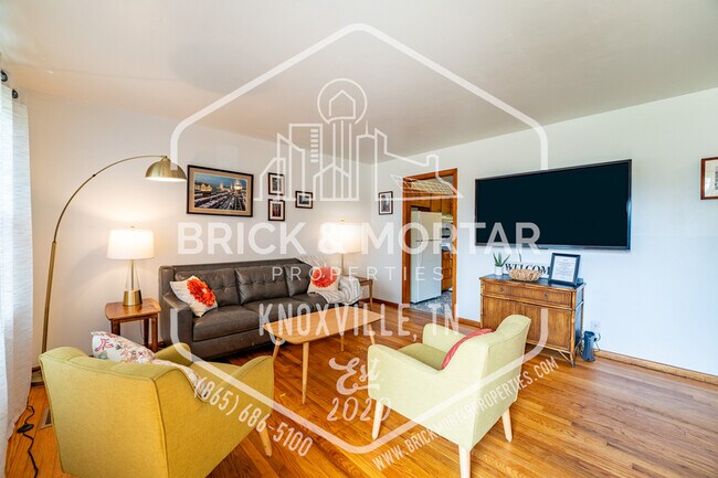 Building Photo - 2407 Holbrook Dr