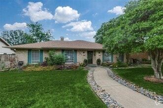 Building Photo - 7706 El Pensador Dr