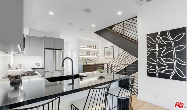 Foto del edificio - 5630 Murray Ln