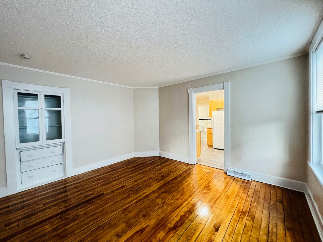 62 Bedford St Unit 1, Waltham, MA 02453 Apartments in Waltham, MA