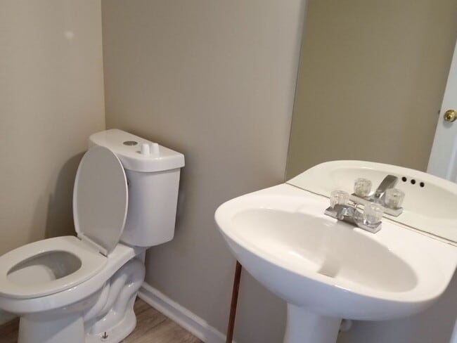 Building Photo - 3 Bedroom Townhome in Union City
